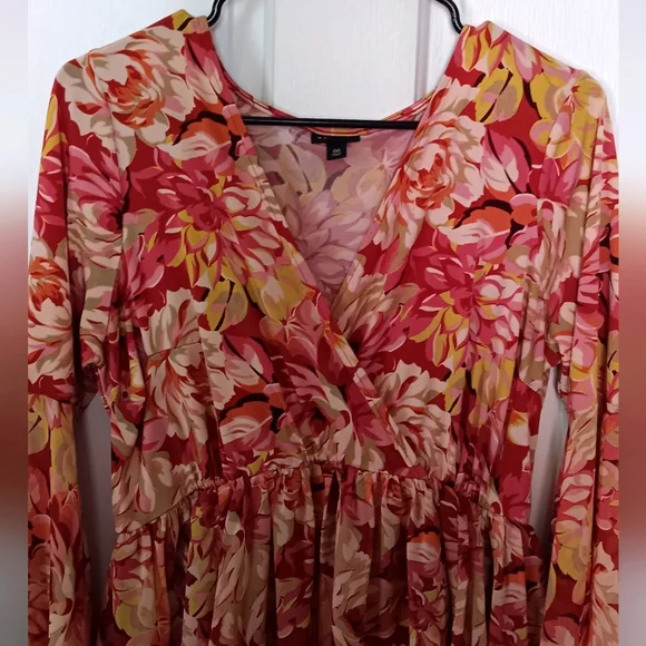 NWOT Torrid Mini-Dress with Flower-Print and Trumpet Sleeves size 00 - Picture 1 of 6